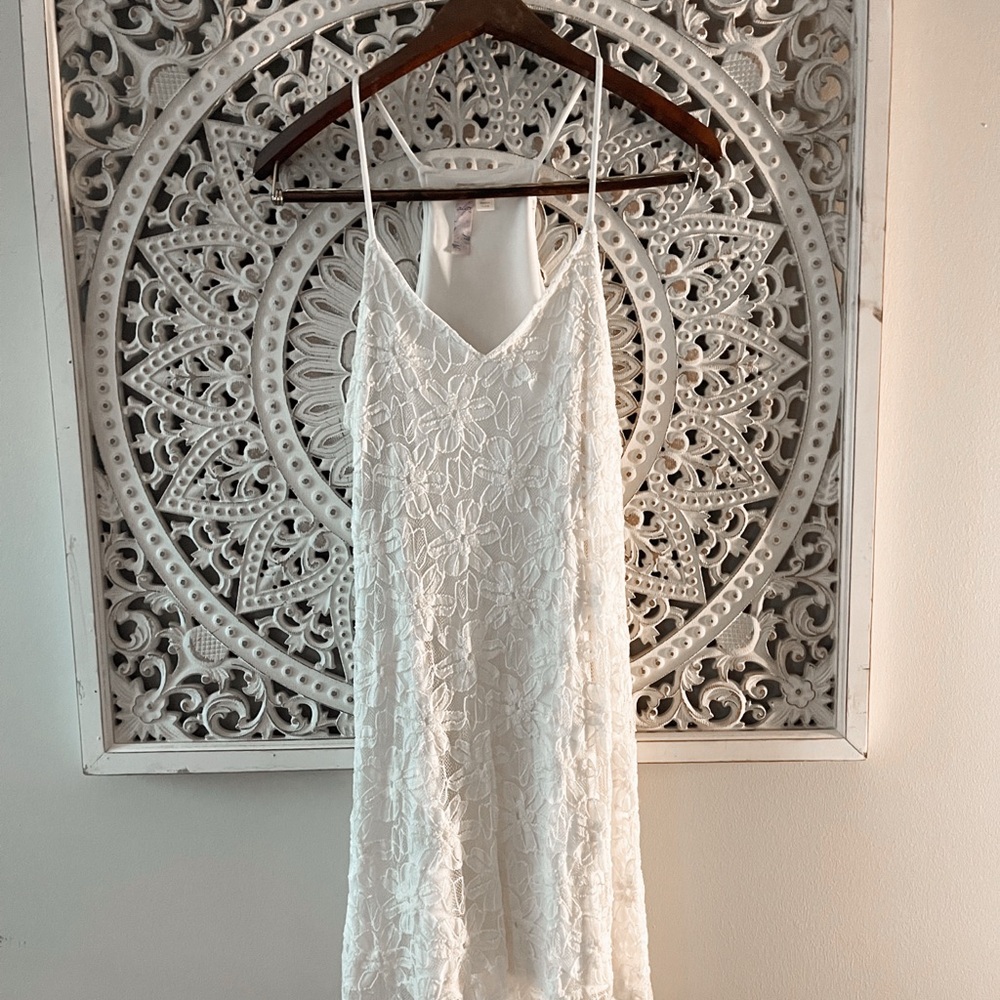 Elegant White Lace Dress
